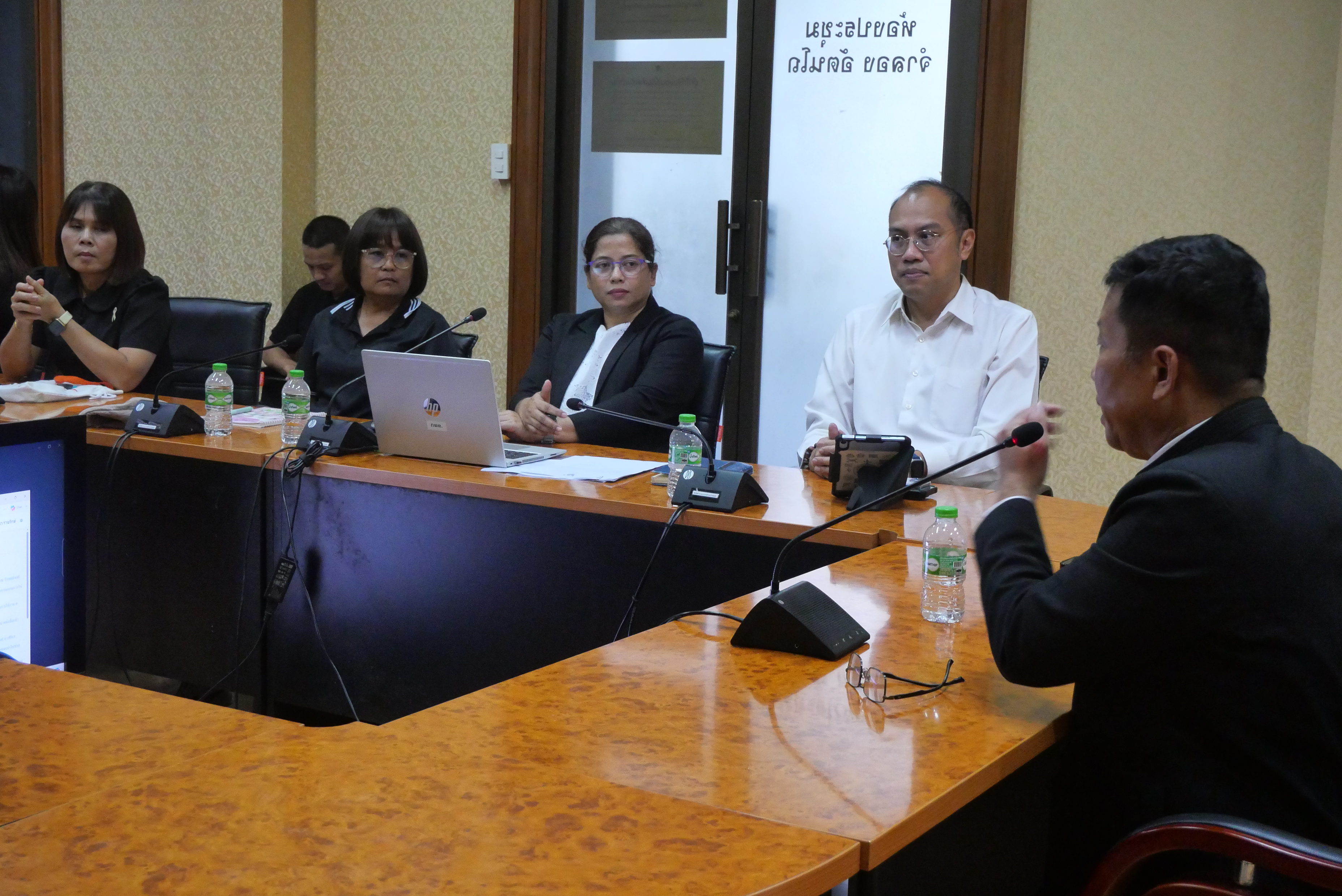title - รองเลขาธิการ ส.ป.ก. ประชุมติดตามความก้าวหน้าการส่งเอกสารเบิกจ่ายผ่านระบบสารบรรณอิเล็กทรอนิกส์ (e-Office) ของสำนักบริหารกลาง 